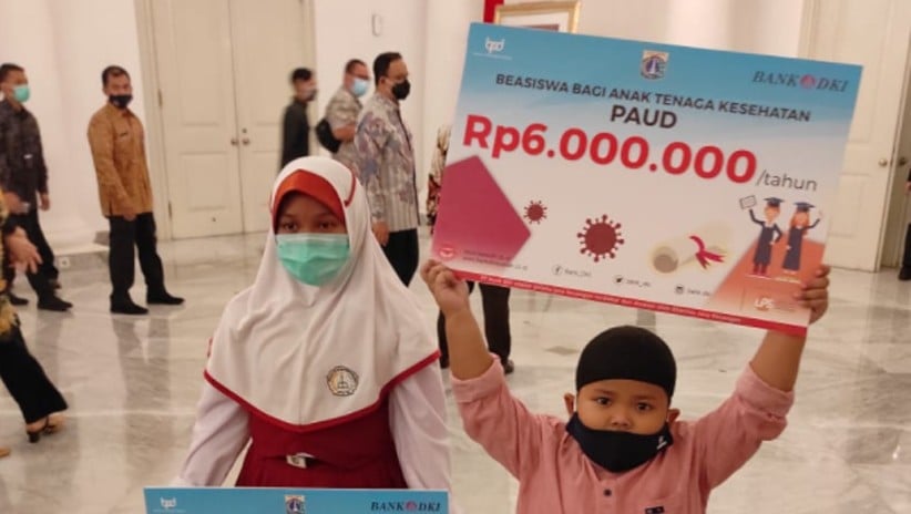 Pemprov DKI Salurkan Bantuan untuk Anak dari Petugas Medis melalui Bank DKI - Bagian 2