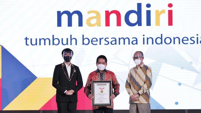 HUT ke-22 Bank Mandiri Gelar Potong Tumpeng secara Virtual - Bagian 3