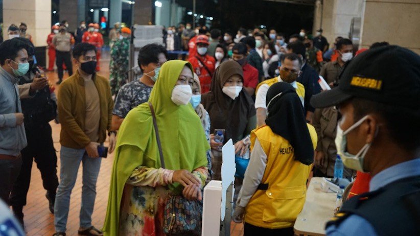 Tangis Keluarga Penumpang Pesawat Sriwijaya Air Jatuh Pecah di Bandara Soekarno Hatta - Bagian 3