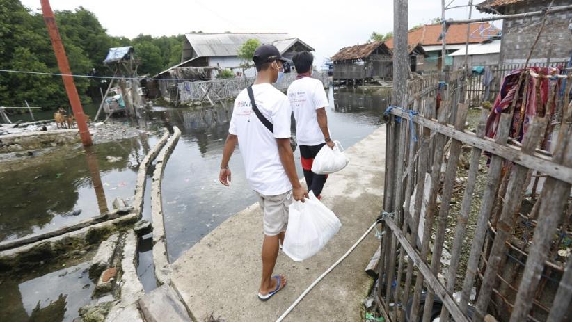 BNI dan Jamkrindo Salurkan Sembako untuk Warga Terdampak Pandemi di Serang - Bagian 5