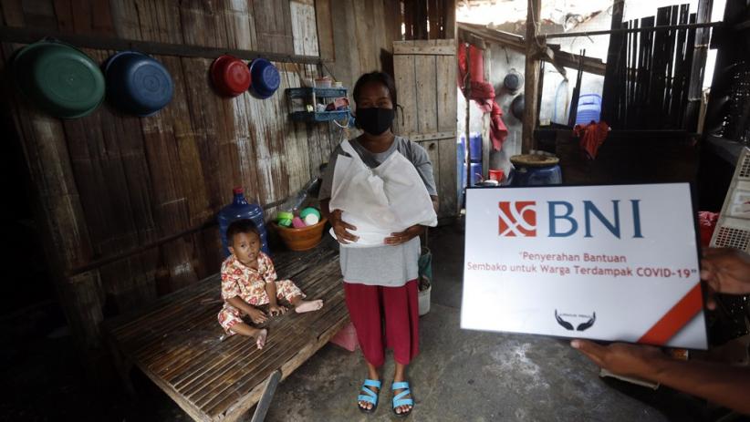 BNI dan Jamkrindo Salurkan Sembako untuk Warga Terdampak Pandemi di Serang - Bagian 1