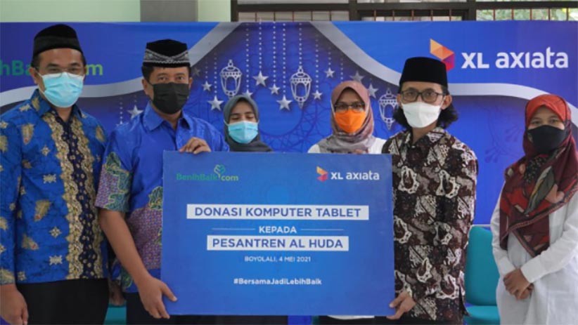 Program Desa Digital, XL Axiata Donasikan 100 Laptop Melalui Komunitas Pesantren - Bagian 4