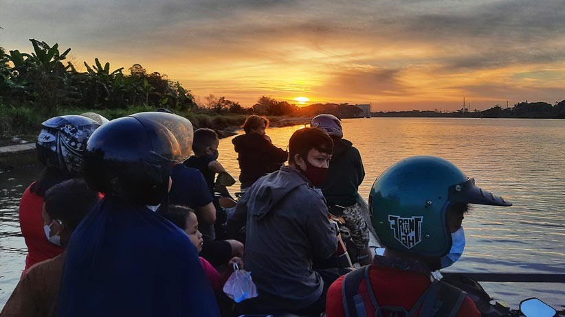 Menghemat Waktu Tempuh, Perahu Penyeberangan di Sungai Jeneberang Tetap Jadi Pilihan - Bagian 3