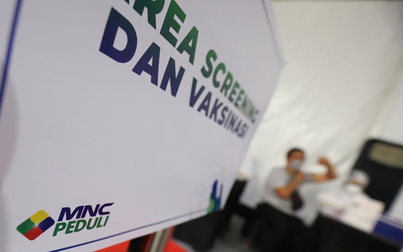 Warga Ikuti Vaksinasi Covid-19 Dosis Kedua di Sentra Vaksinasi MNC Studios - Bagian 7