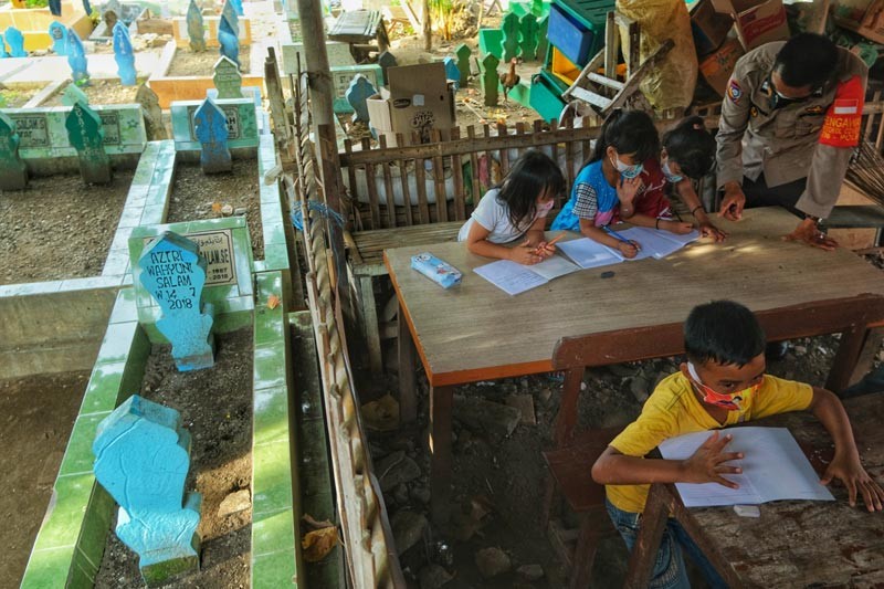 Dirikan Tempat Belajar di Kuburan, Begini Kepedulian Aiptu Paleweri Terhadap Anak Miskin  - Bagian 5