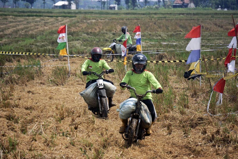 Ini Potret Keseruan Balap Motor Gabah di Kabupaten Batang - Bagian 2