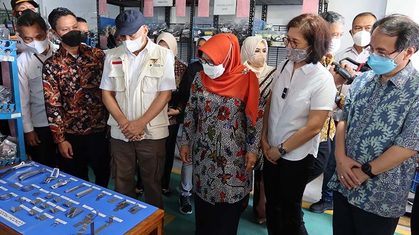 Menteri Teten Dorong UMKM Komponen Otomotif Bermitra dengan Perusahaan Besar - Bagian 1
