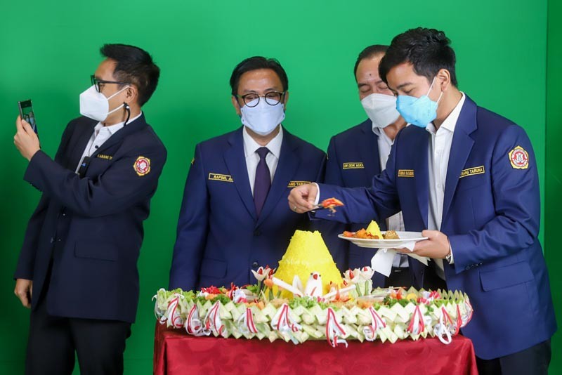 Gibran Hadiri Syukuran HUT Ke-61 Karang Taruna dan Doa Lintas Agama  - Bagian 2