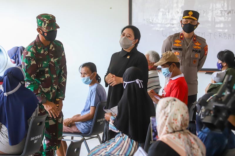 Puan Maharani Tinjau Pelaksanaan Vaksinasi di Permukiman Padat Penduduk Tegal Alur  - Bagian 2
