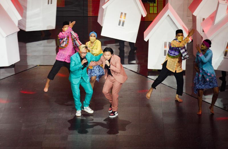 Potret Kolaborasi Sule dan Rizky Febian di Konser Amazing 19 GTV - Bagian 1