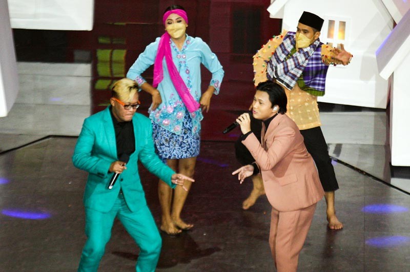 Potret Kolaborasi Sule dan Rizky Febian di Konser Amazing 19 GTV - Bagian 3