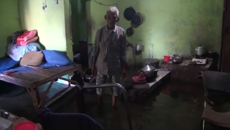 Warga Desa Tempuran Kabupaten Mojokerto Jalani Puasa Pertama di Lokasi Banjir